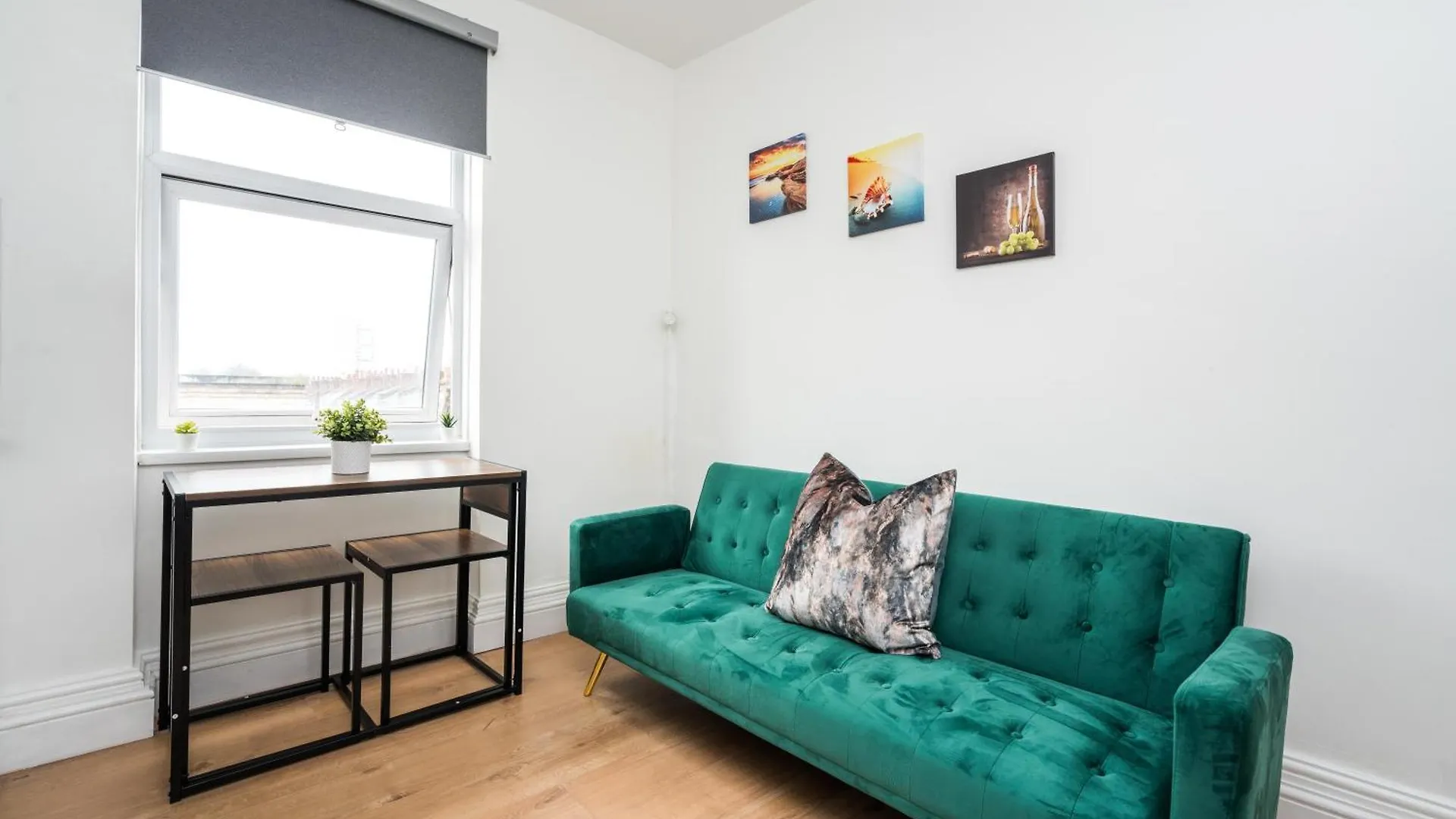 Queensmaryhospital-Queensmaryuniversity-Convenient-Cosy Apartment London