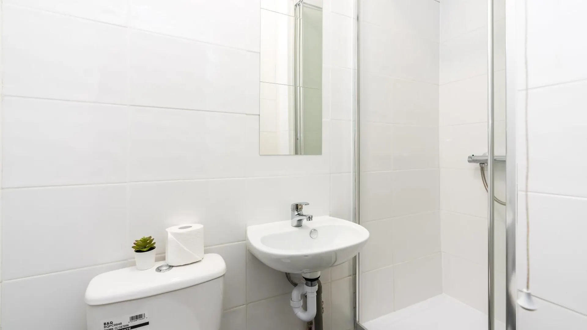 Queensmaryhospital-Queensmaryuniversity-Convenient-Cosy Apartment London