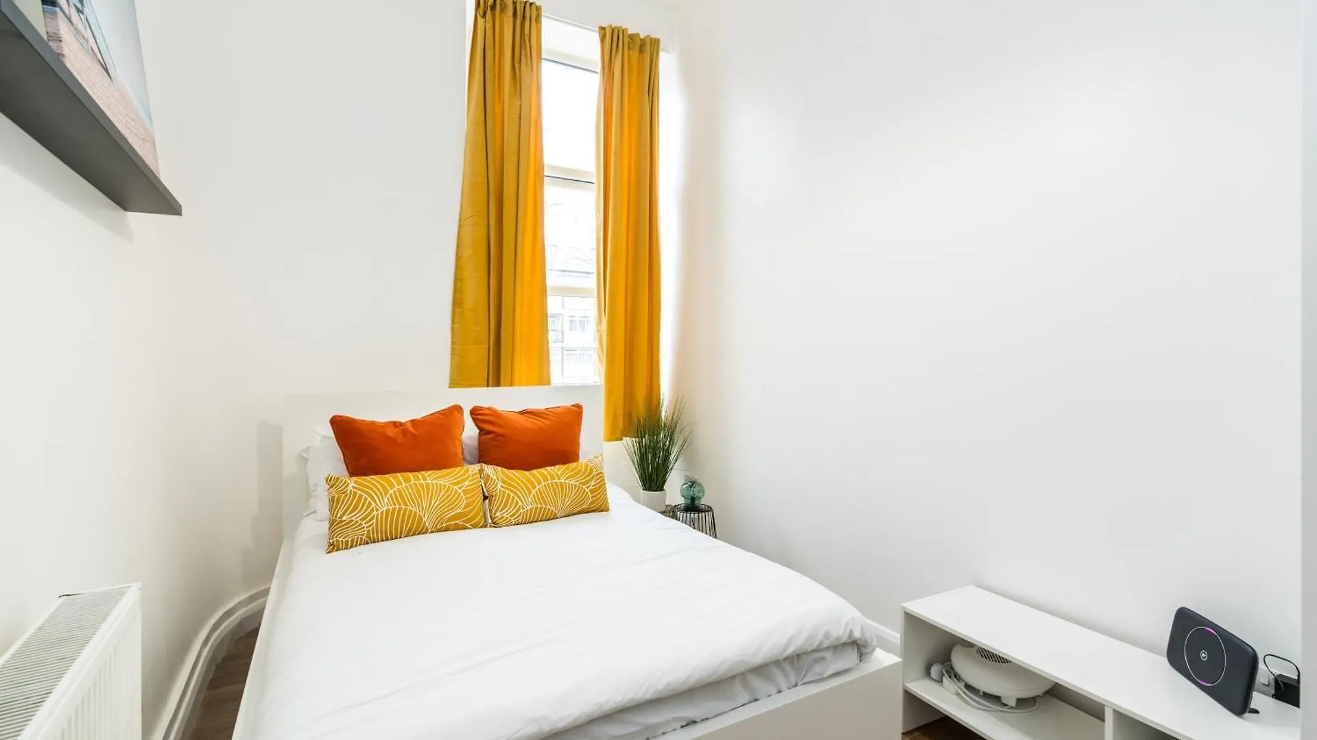 Queensmaryhospital-Queensmaryuniversity-Convenient-Cosy Apartment London
