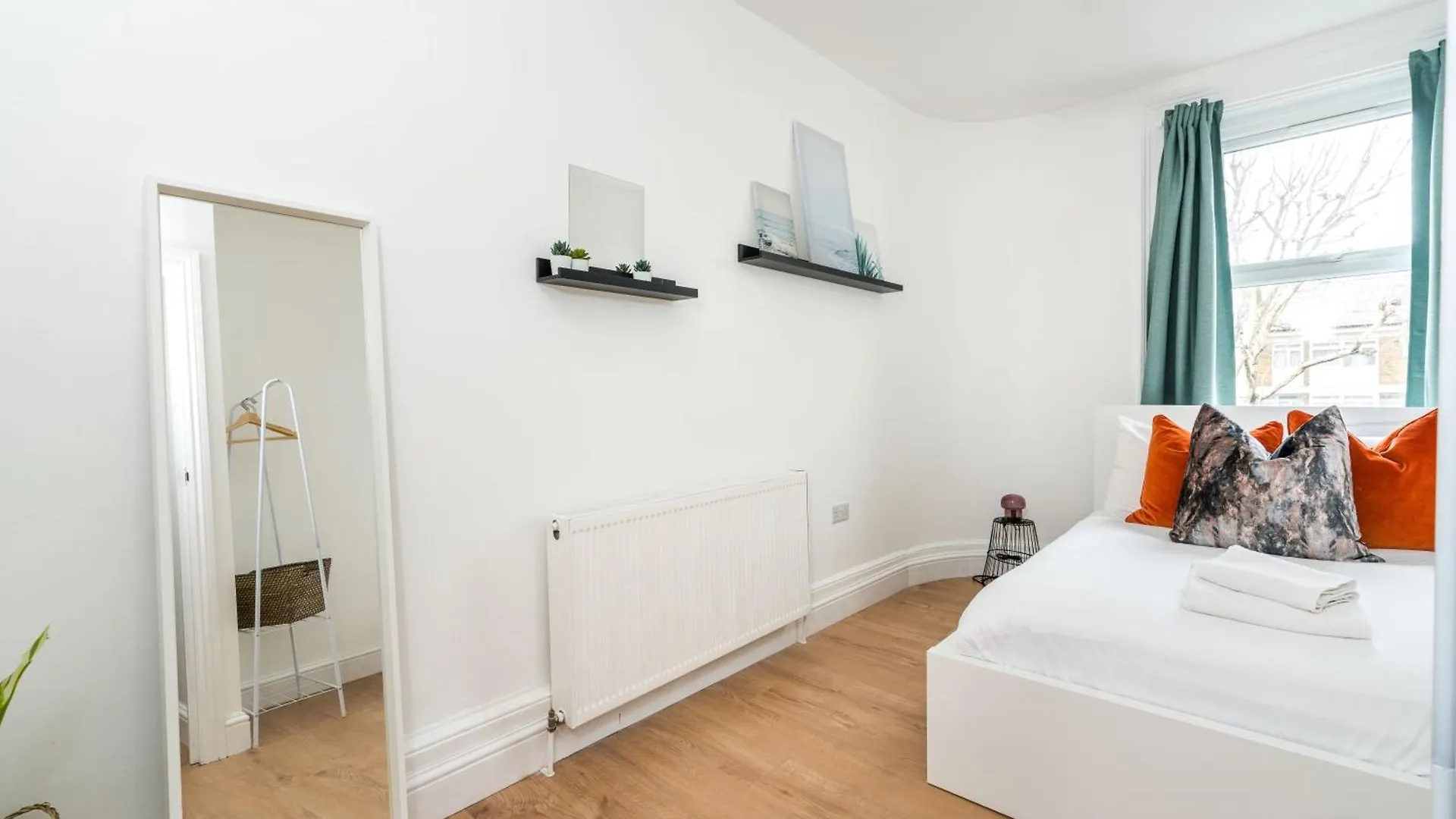 Queensmaryhospital-Queensmaryuniversity-Convenient-Cosy Apartment London