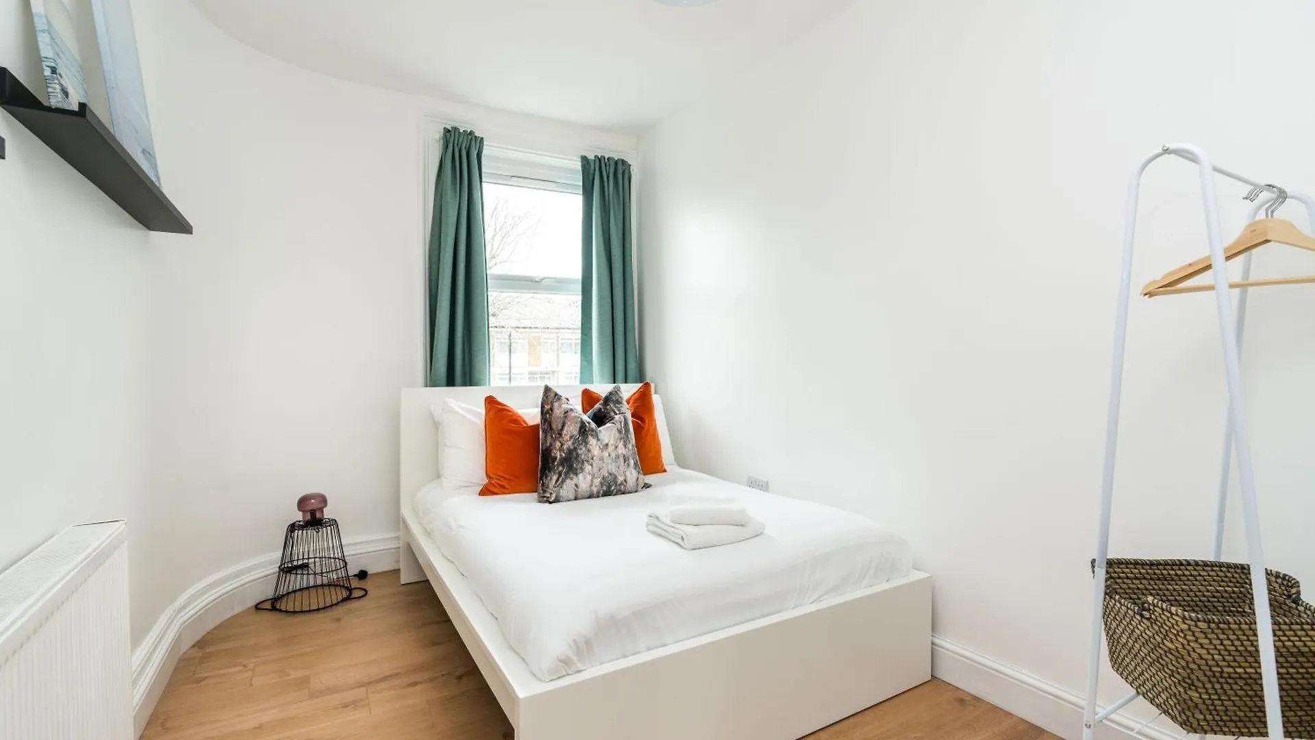 Queensmaryhospital-Queensmaryuniversity-Convenient-Cosy Apartment London United Kingdom