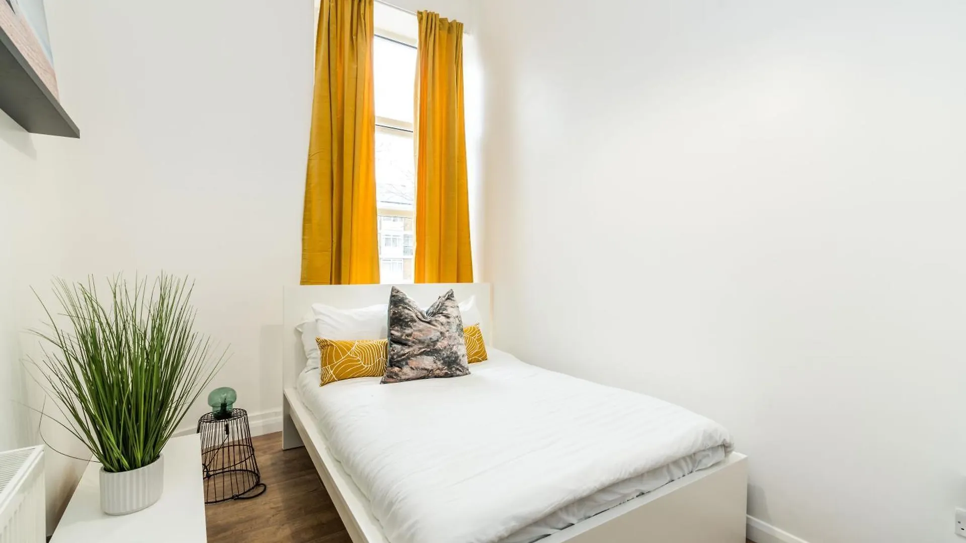 Queensmaryhospital-Queensmaryuniversity-Convenient-Cosy Apartment London