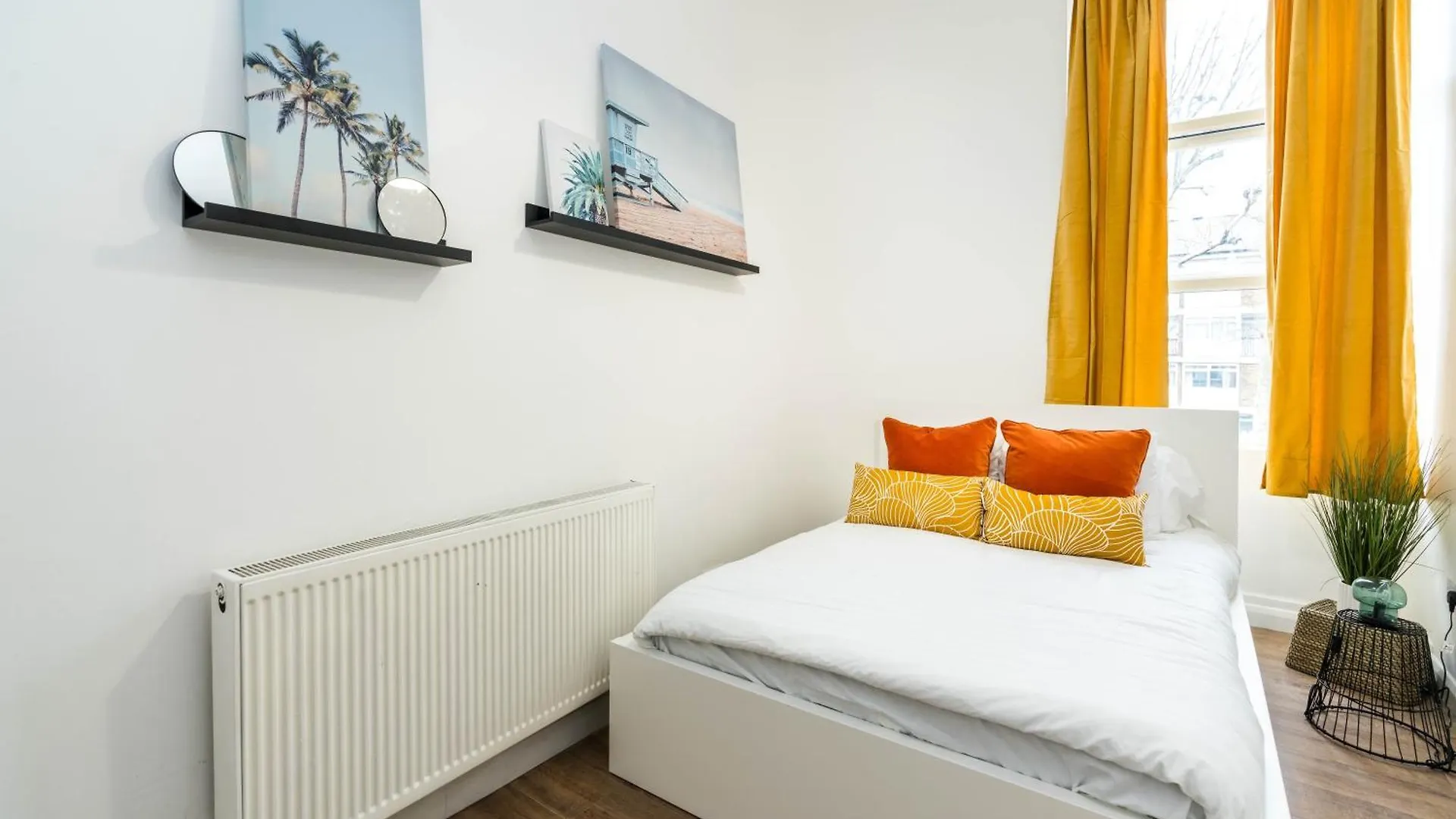 Queensmaryhospital-Queensmaryuniversity-Convenient-Cosy Apartment London
